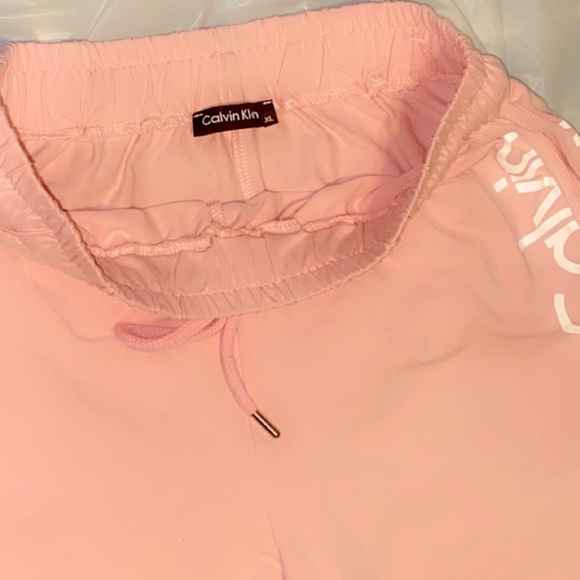 Calvin Klein 2 pc. set NWT! - Picture 6 of 7